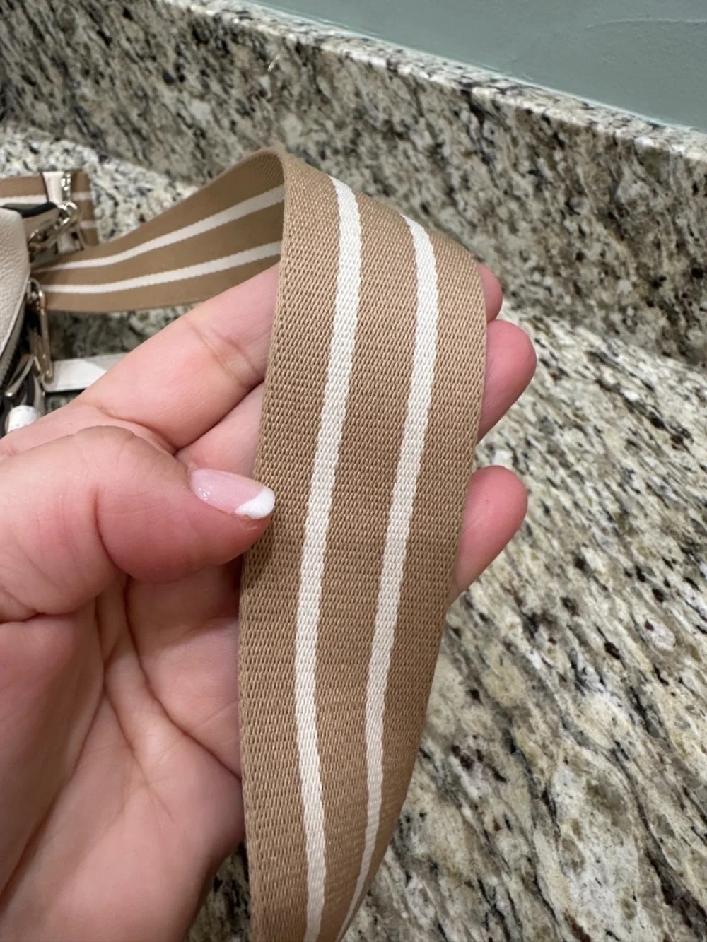 Kate Spade women’s ivory leather cross body purse or regular hand bag